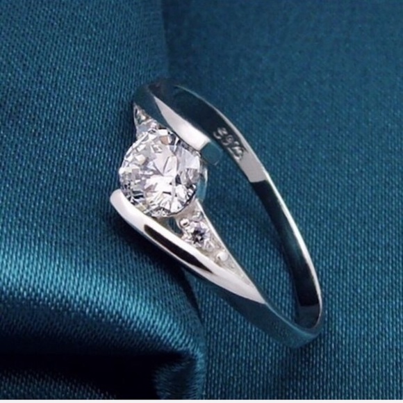 Jewelry - NEW | elegant crystal ring